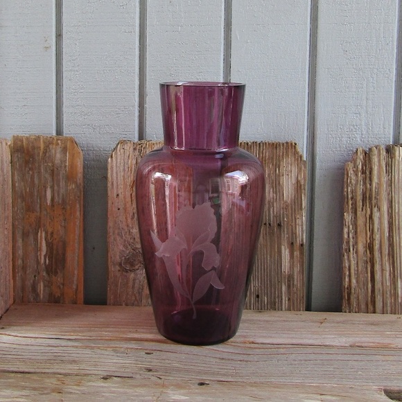 Fenton Glass Amethyst Purple Sand Carved Etched Iris Vase - Picture 3 of 7